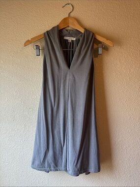 Green Envelope ✉️ Sleeveless Gray Blouse